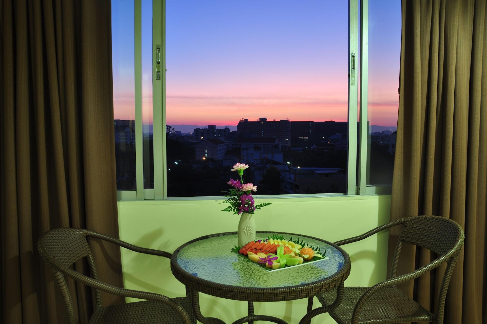 Mayflower Grande Hotel Chiang Mai Buitenkant foto