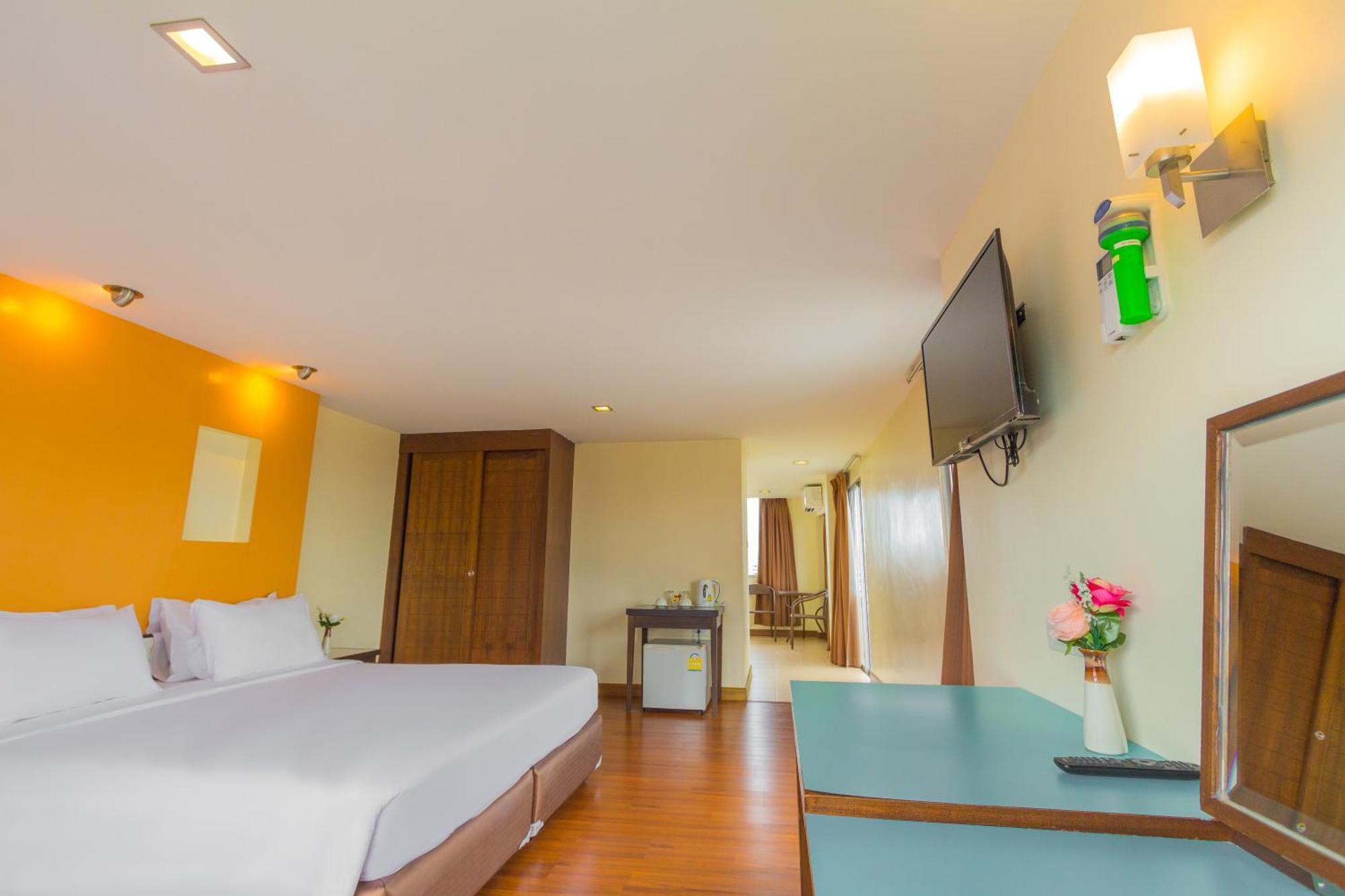 Mayflower Grande Hotel Chiang Mai Buitenkant foto