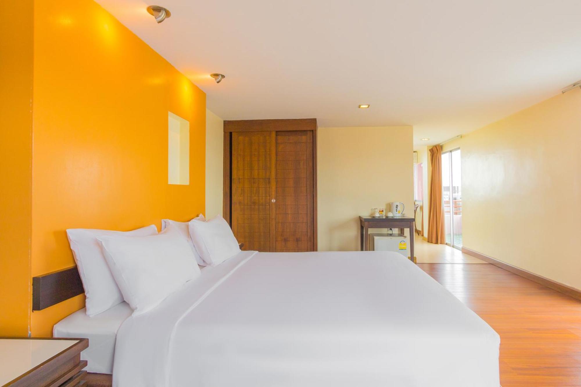 Mayflower Grande Hotel Chiang Mai Buitenkant foto