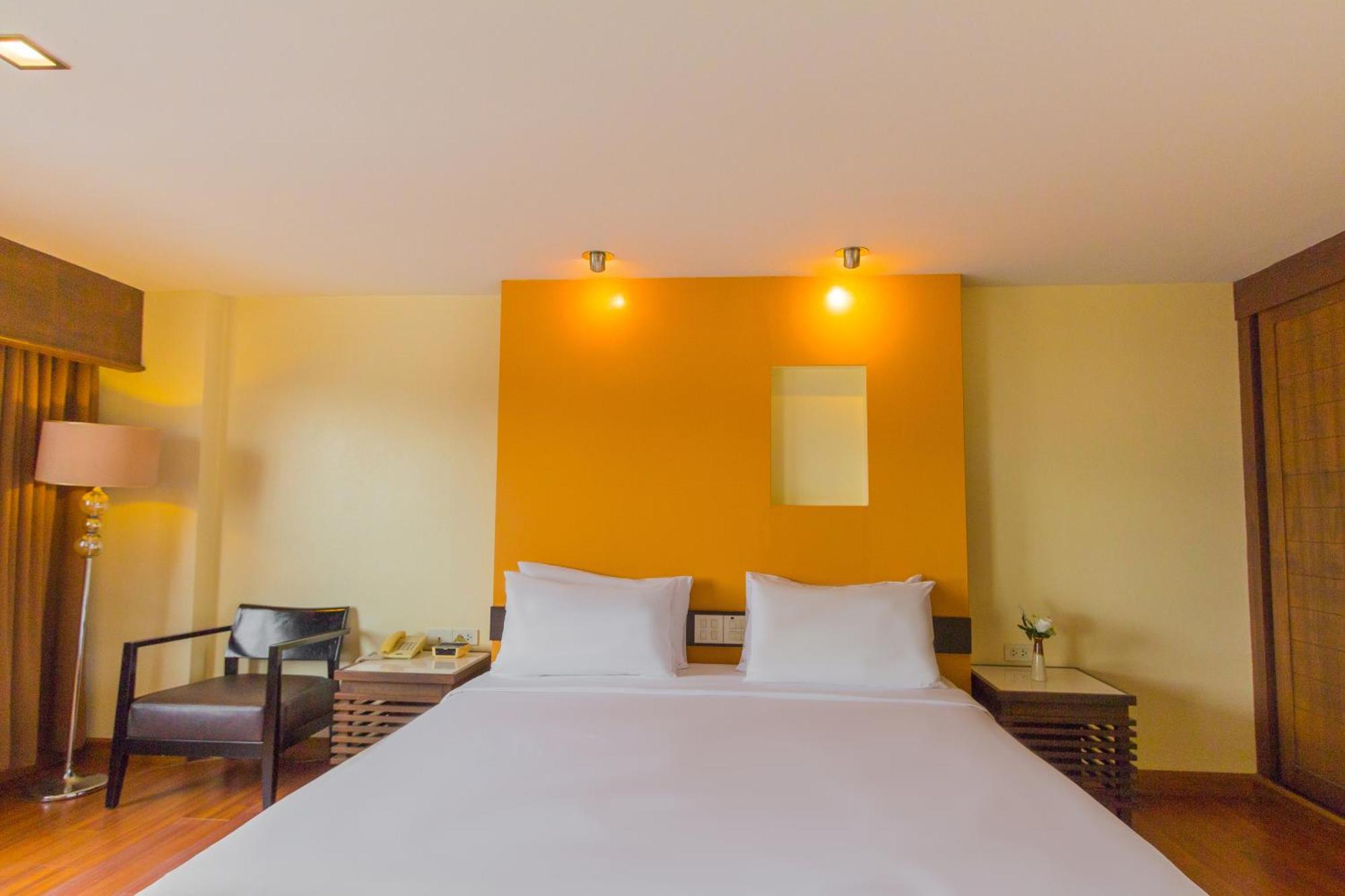 Mayflower Grande Hotel Chiang Mai Buitenkant foto