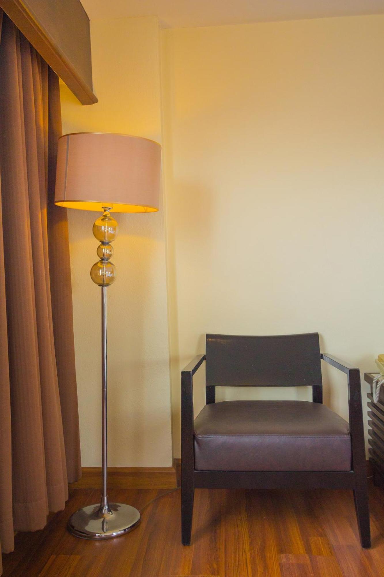 Mayflower Grande Hotel Chiang Mai Buitenkant foto
