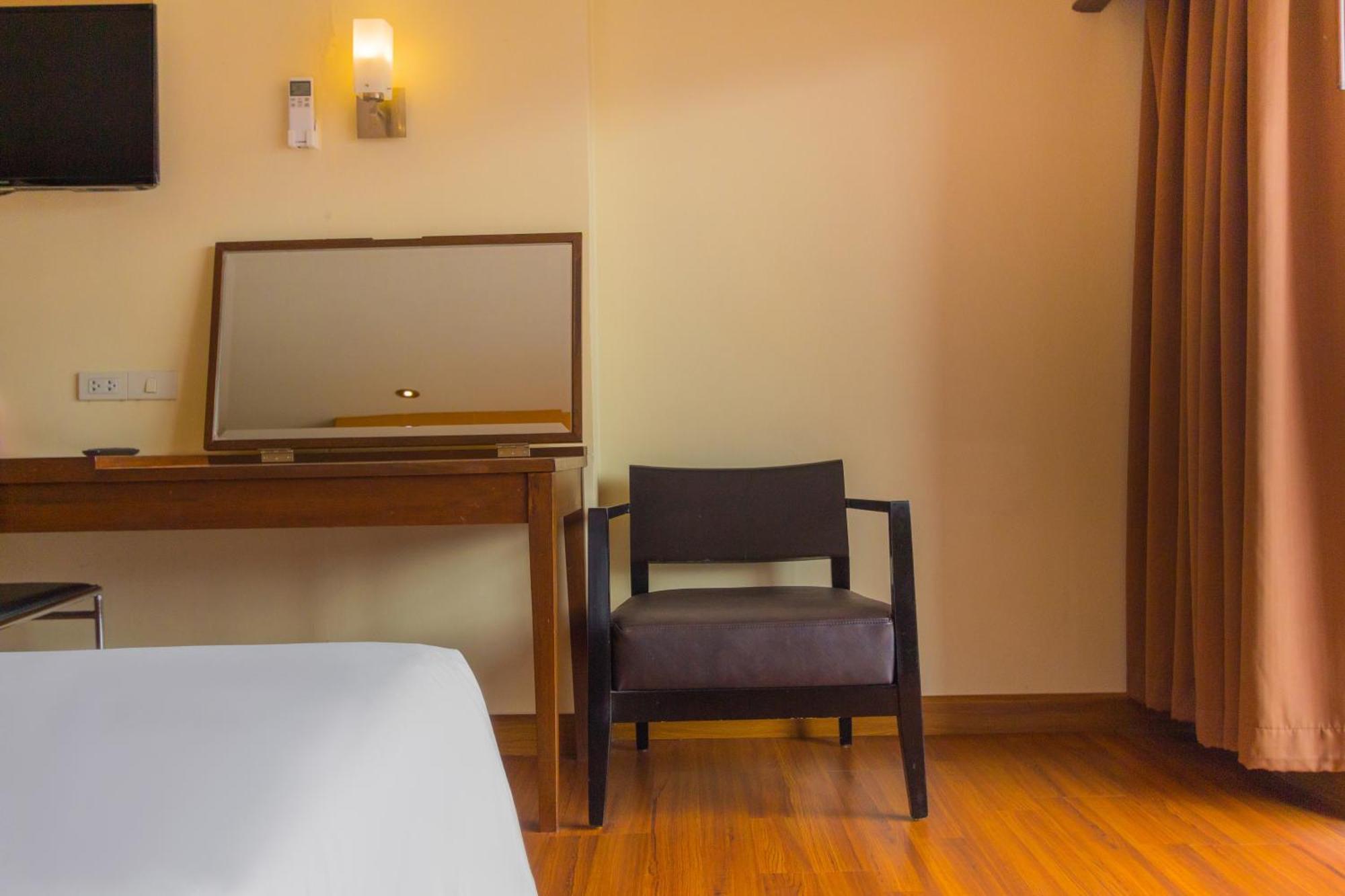 Mayflower Grande Hotel Chiang Mai Buitenkant foto