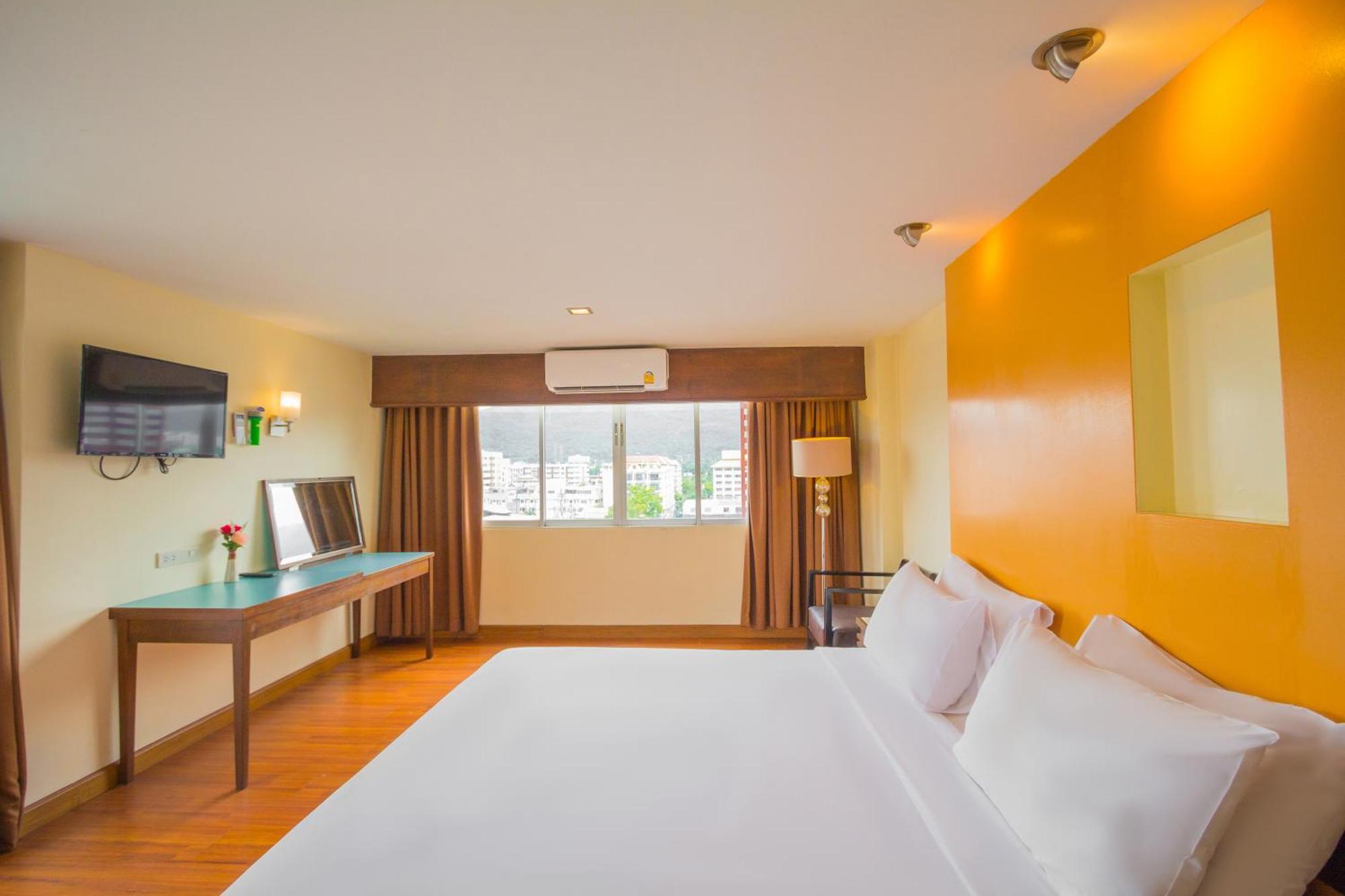 Mayflower Grande Hotel Chiang Mai Buitenkant foto