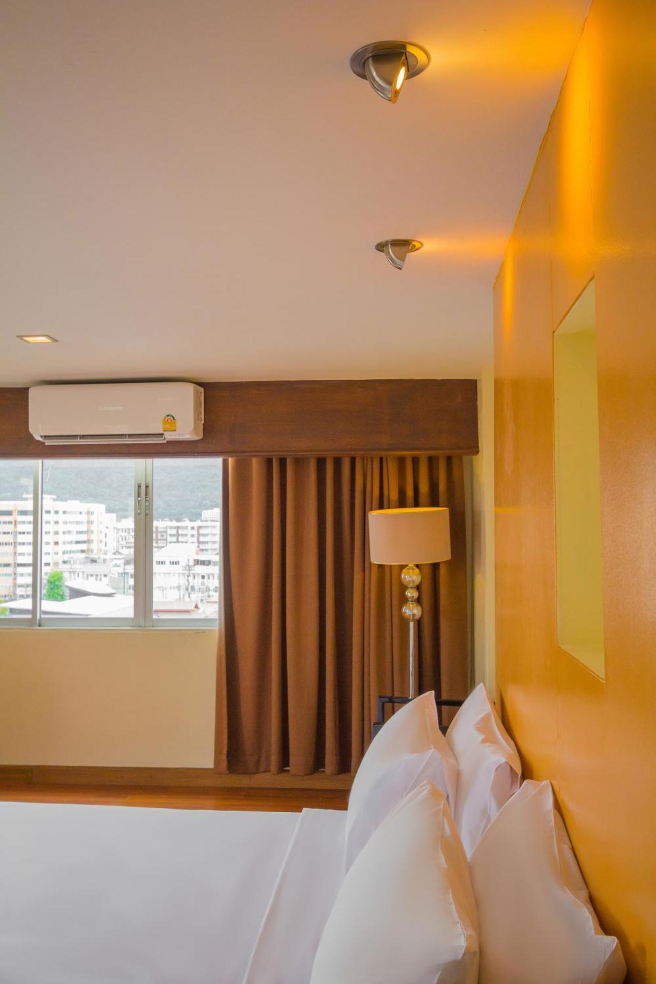 Mayflower Grande Hotel Chiang Mai Buitenkant foto