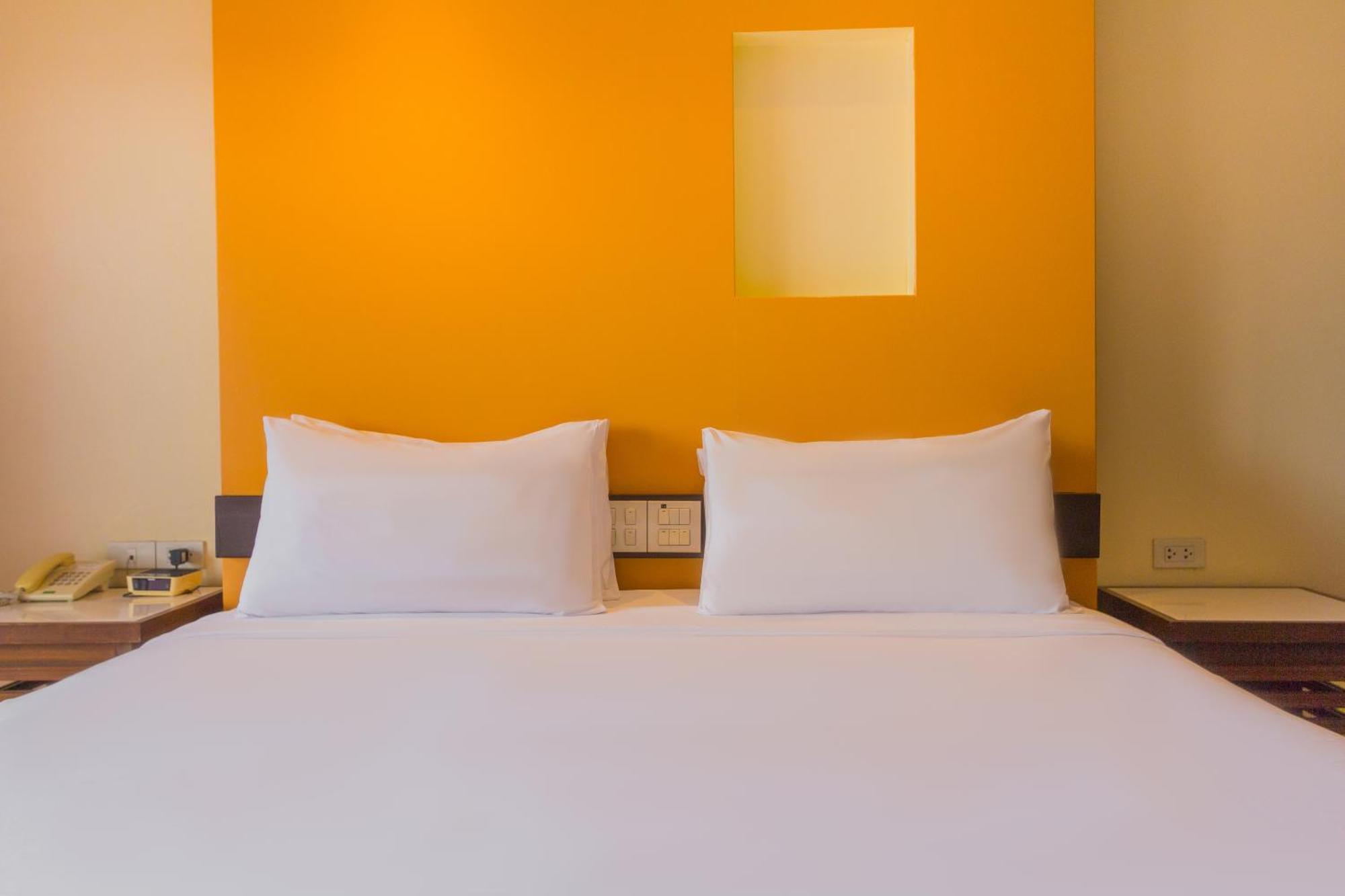 Mayflower Grande Hotel Chiang Mai Buitenkant foto