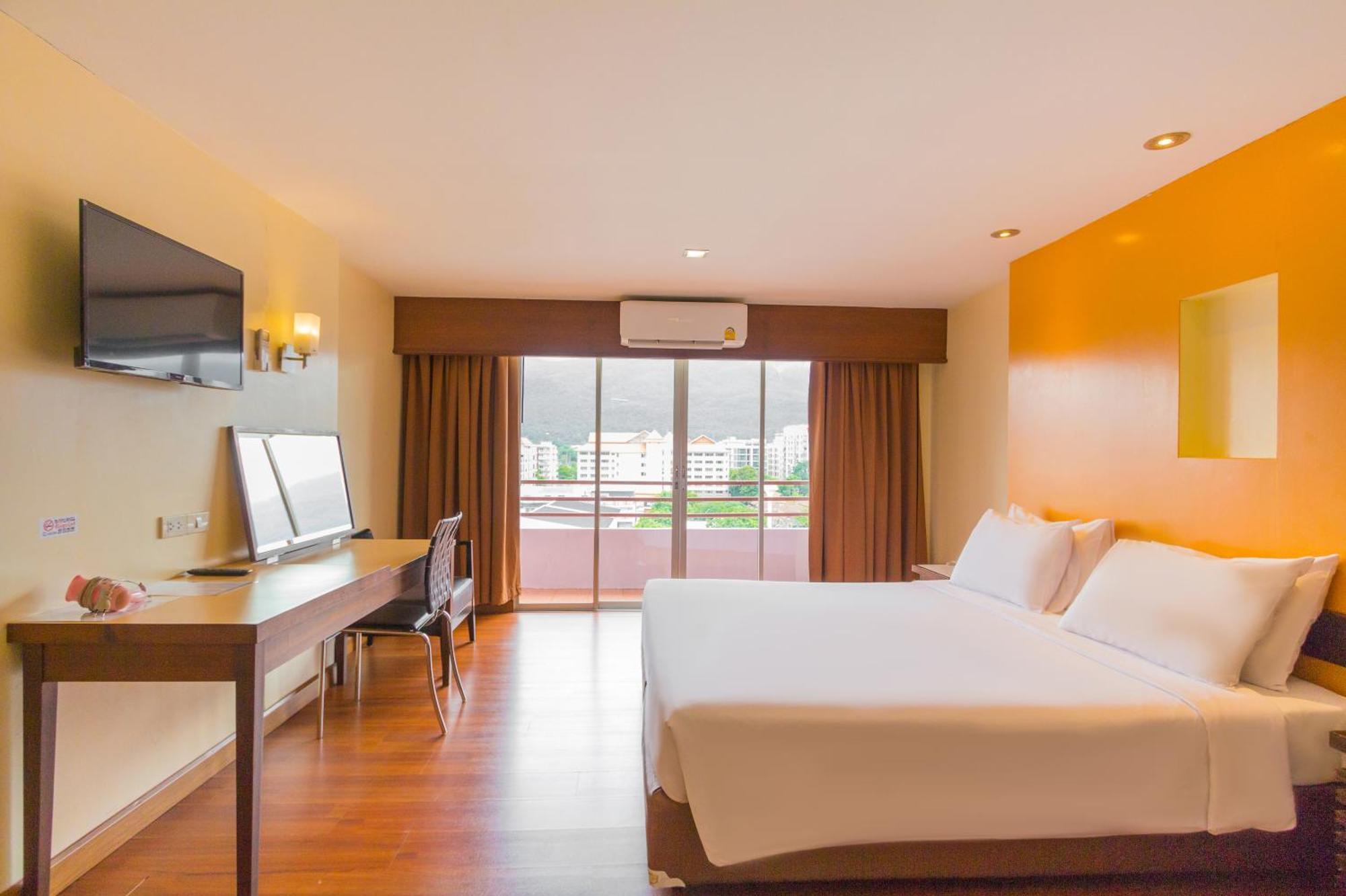 Mayflower Grande Hotel Chiang Mai Buitenkant foto