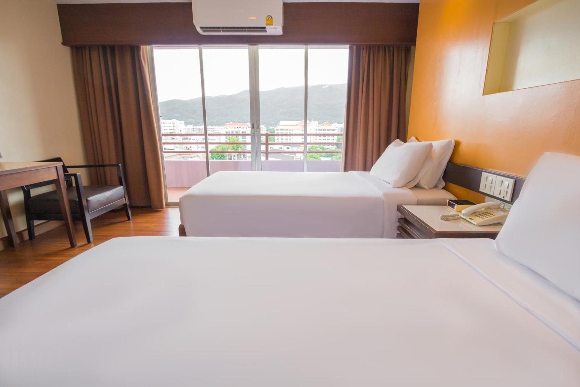 Mayflower Grande Hotel Chiang Mai Buitenkant foto