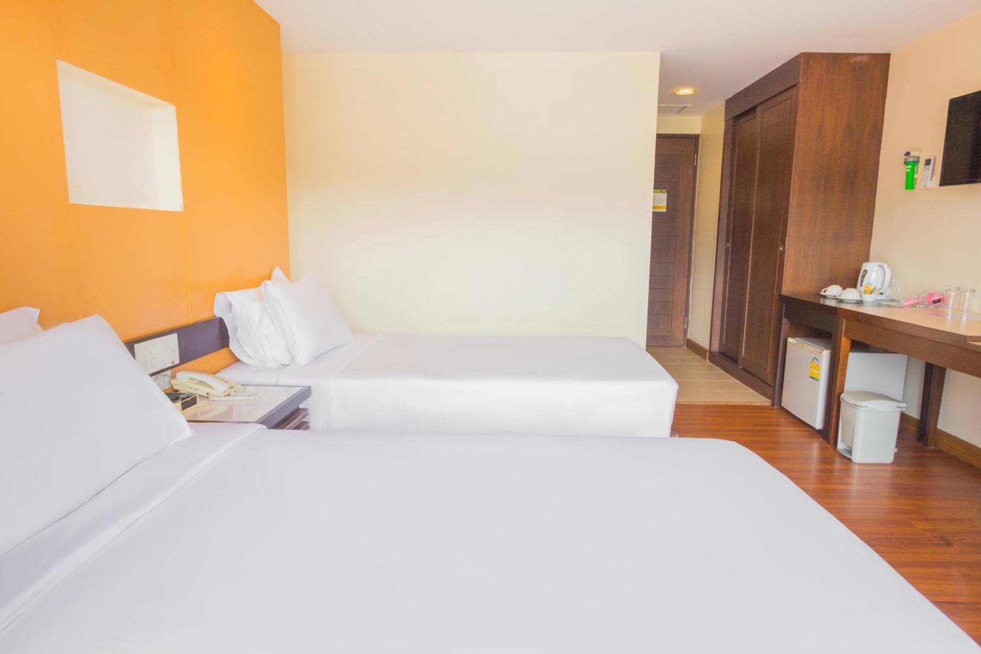 Mayflower Grande Hotel Chiang Mai Buitenkant foto