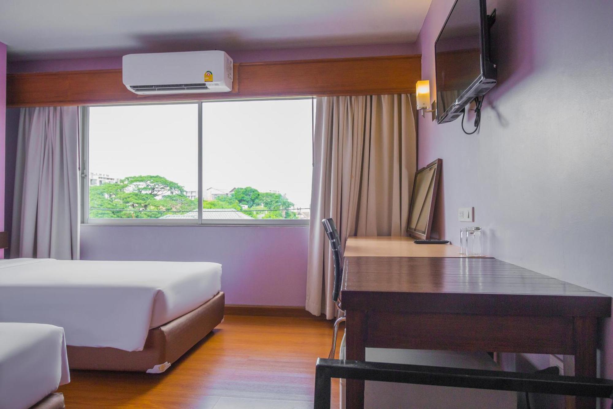 Mayflower Grande Hotel Chiang Mai Buitenkant foto