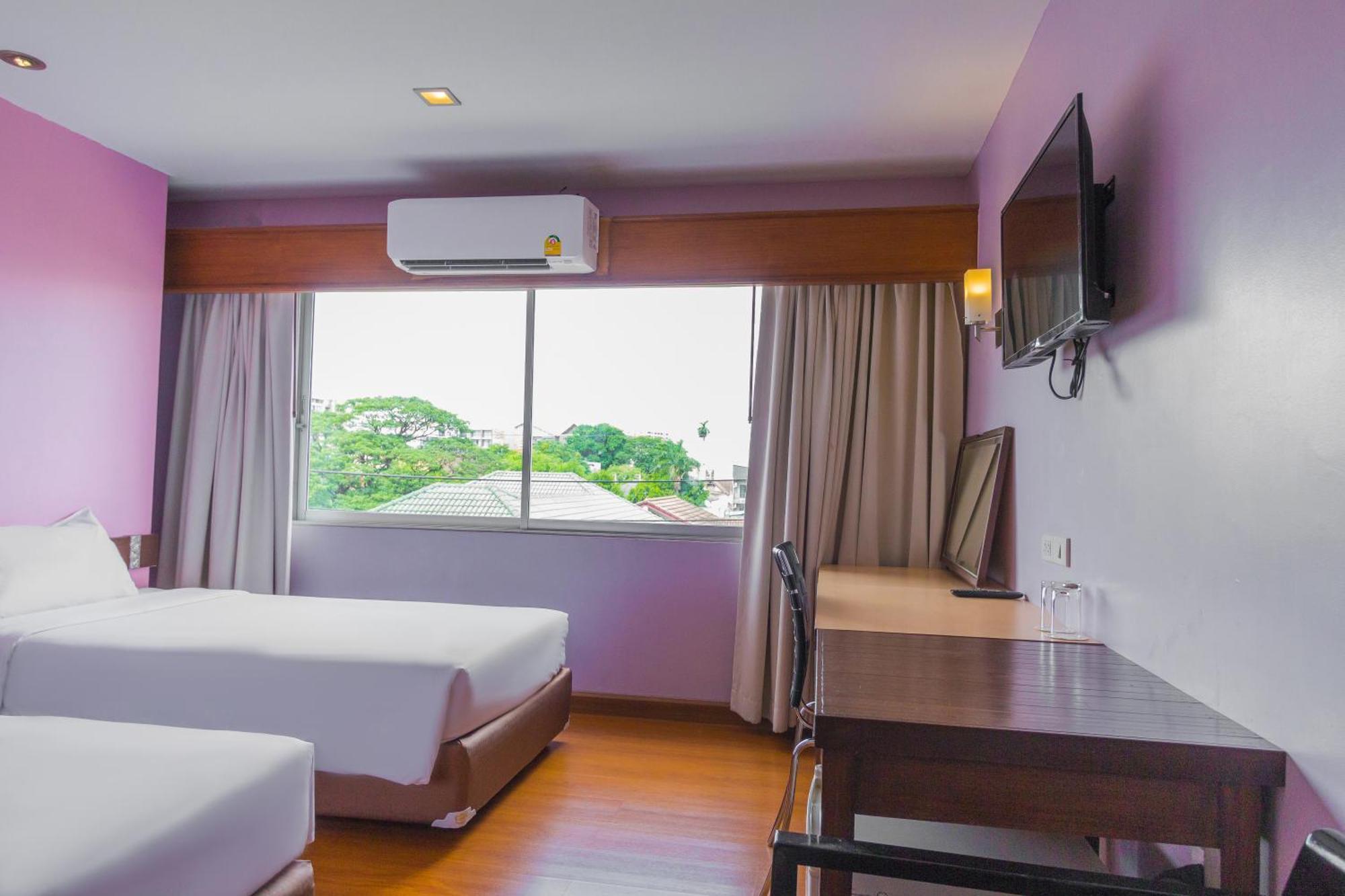 Mayflower Grande Hotel Chiang Mai Buitenkant foto