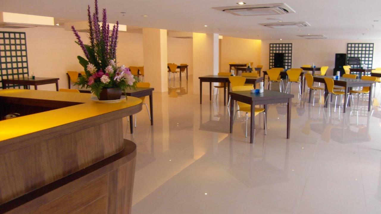 Mayflower Grande Hotel Chiang Mai Buitenkant foto