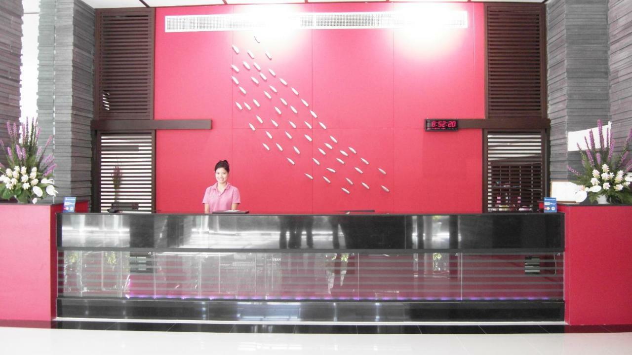 Mayflower Grande Hotel Chiang Mai Buitenkant foto